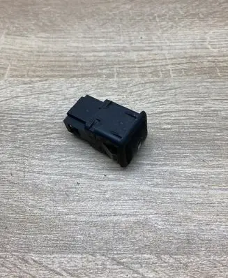 Volkswagen PASSAT B5 Fuel tank opening switch 3B0959833A