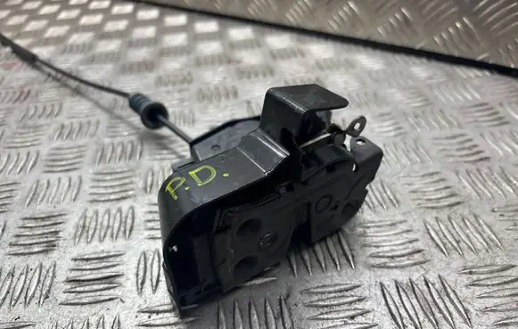 Volvo C30 Front door lock 240021300