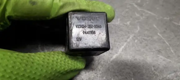 Volvo V70 Fuel pump relay 9441158