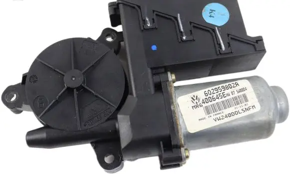 Volkswagen Polo IV 9N3 Front door window regulator motor 6Q2959802A 400645E VW240DDLSNJY
