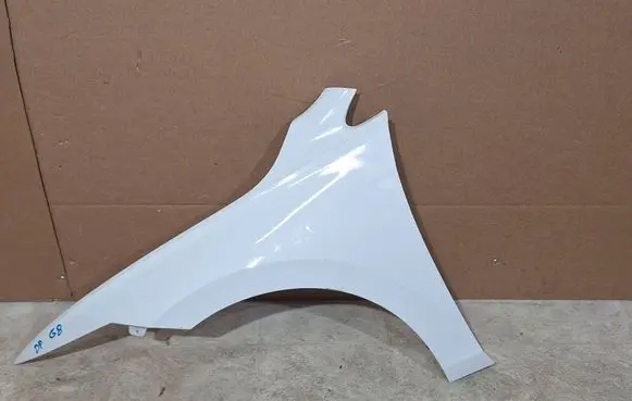 Volkswagen Golf VIII Fender 