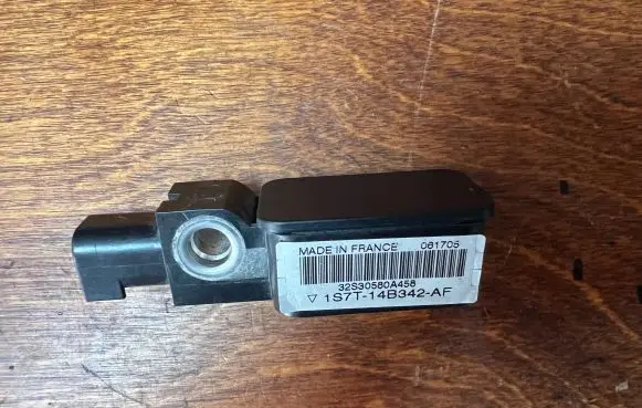 Ford Mondeo Mk III Airbag deployment crash/impact sensor 1S7T14B342AF 061705 32S30580A458