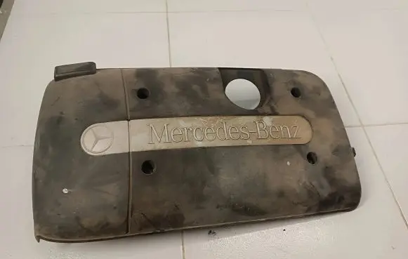Mercedes-Benz C W203 Engine cover (trim) A6110101067