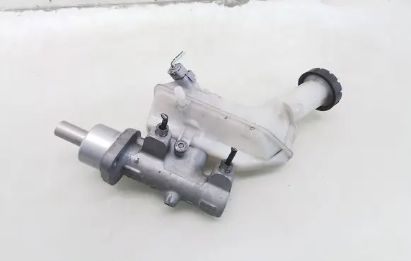 Nissan Note (E11) Master brake cylinder 8200129956