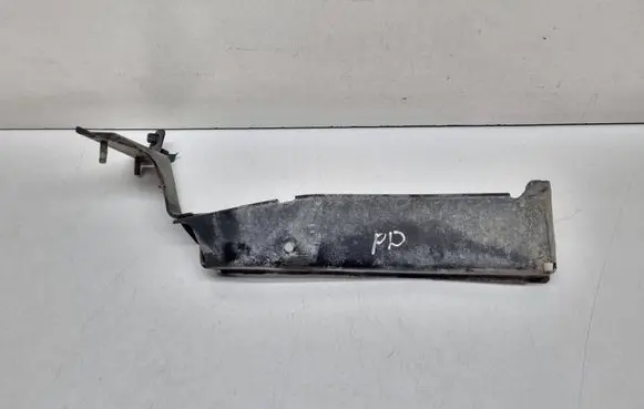 Audi A4 S4 B8 8K Fender mounting bracket 8K0821136