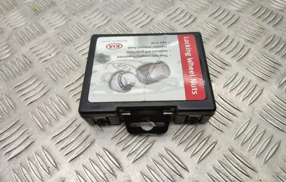 KIA Sportage Anti-theft wheel nuts and lock LP490ADU00