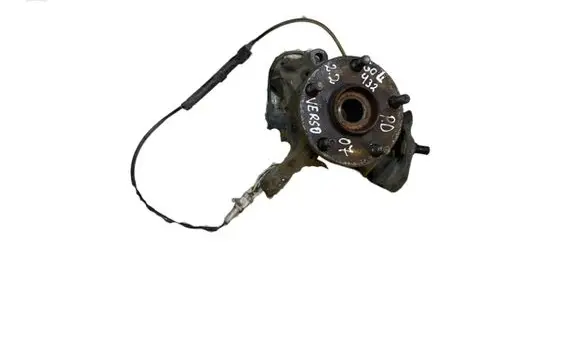 Toyota Corolla Verso AR10 Front wheel hub