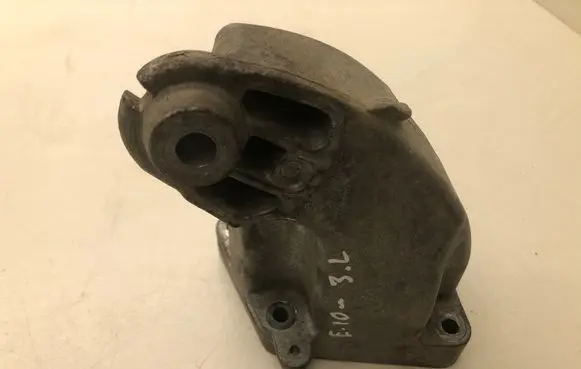 Mercedes-Benz E W212 Engine mounting bracket A6A6422233404