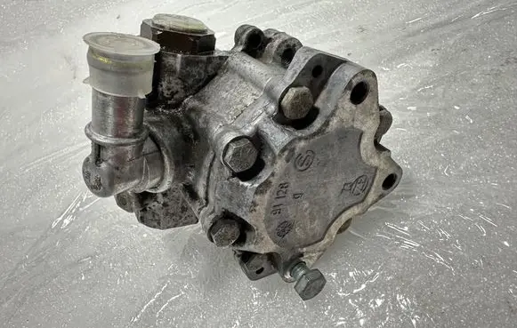 Audi A6 S6 C5 4B Power steering pump 91128