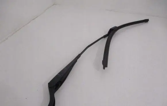 Peugeot 208 Front wiper blade arm 9673291980