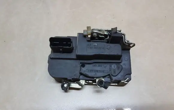 Citroen Berlingo Front door lock 
