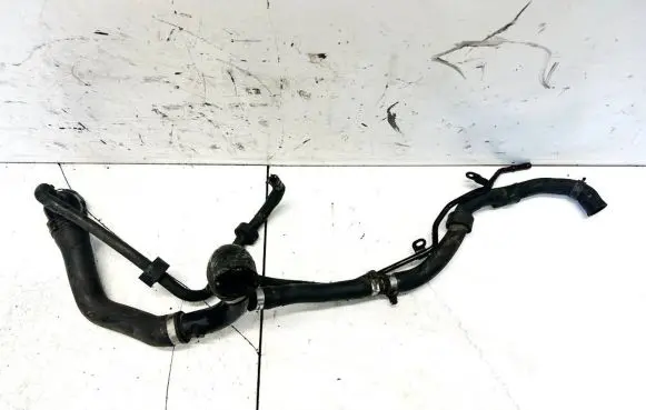 Volkswagen Touran II Engine coolant pipe/hose