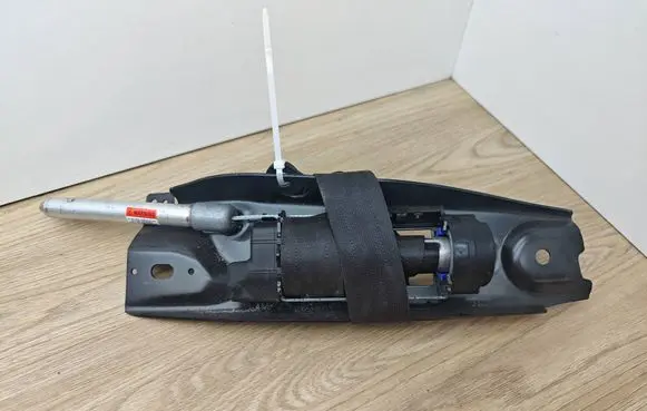 Volvo V70 Front seatbelt 6240663306