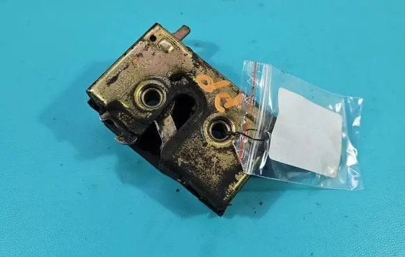 Volkswagen PASSAT B4 Front door lock 357837016G IMPRK1513708