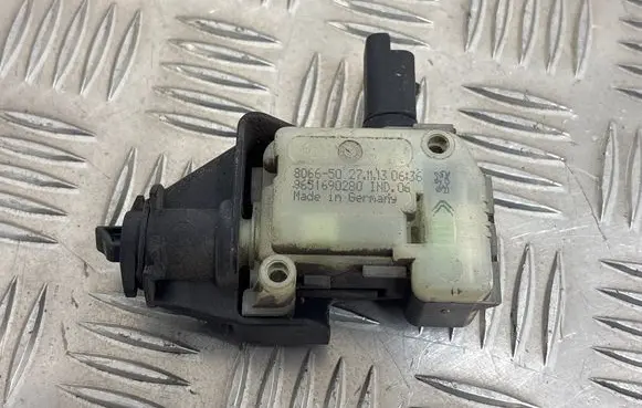 Citroen DS4 Fuel tank cap lock motor 9651690280 806650