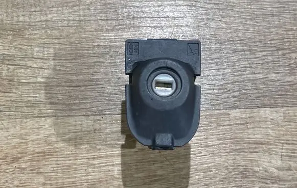 Volvo XC90 Front door lock (next to the handle) 30784963