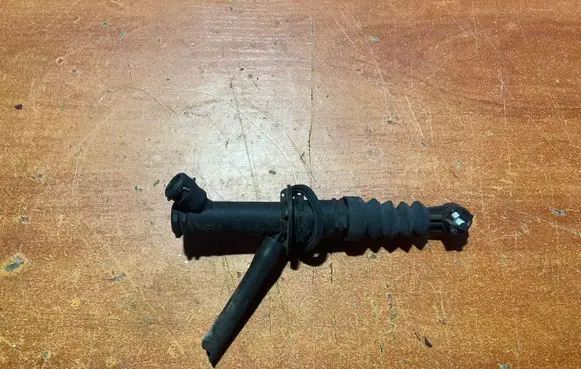 Renault Clio III Clutch master cylinder