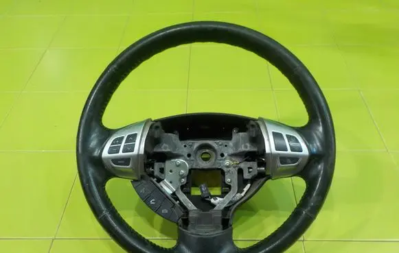 Mitsubishi Outlander Steering wheel XP165