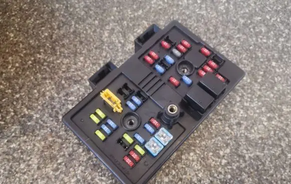 Chevrolet Captiva Fuse module 96821082