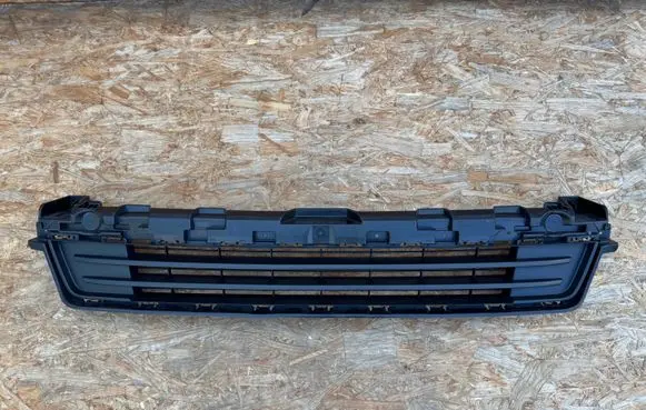 Opel Vivaro Front bumper lower grill 9849389780