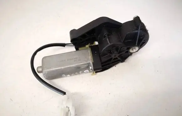 Mercedes-Benz E W211 Seat adjustment motor 0390203207