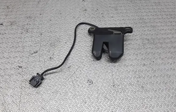 Audi A8 S8 D2 4D Tailgate/trunk/boot lock/catch/latch