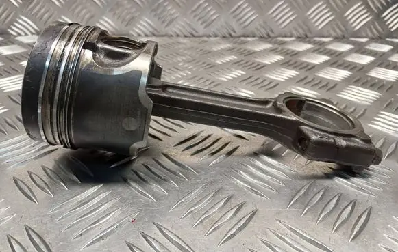 Nissan Qashqai Piston with connecting rod 