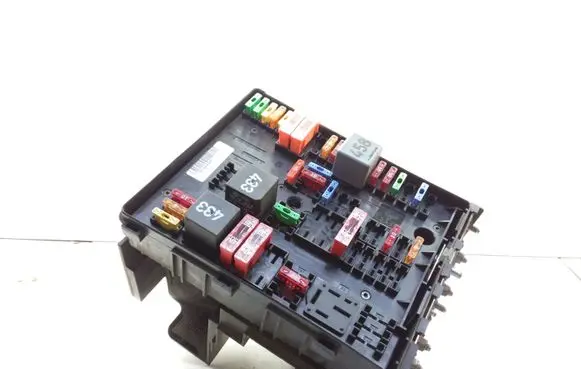 Skoda Octavia Mk2 (1Z) Fuse module 0509449923E 013949631 01394932
