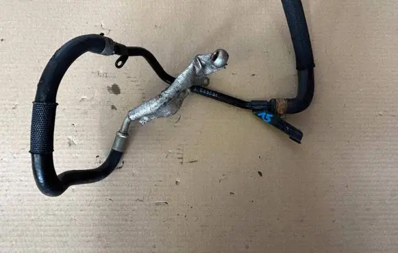 Engine coolant pipe/hose