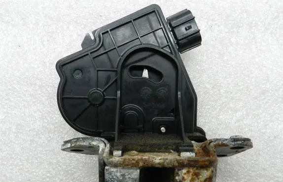 Toyota Avensis T270 Tailgate/trunk/boot lock/catch/latch 6935005060