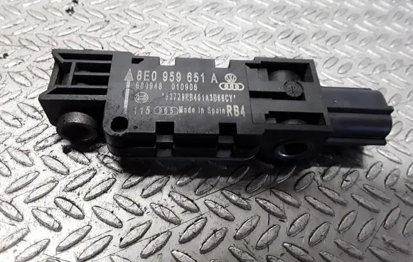 Audi A3 S3 A3 Sportback 8P Airbag deployment crash/impact sensor 8E0959651A