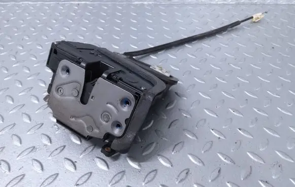 Cadillac ATS Front door lock 13501187 13592280 13586152