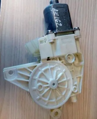 Mercedes-Benz C AMG W204 Front door window regulator motor A2048200142 AK162