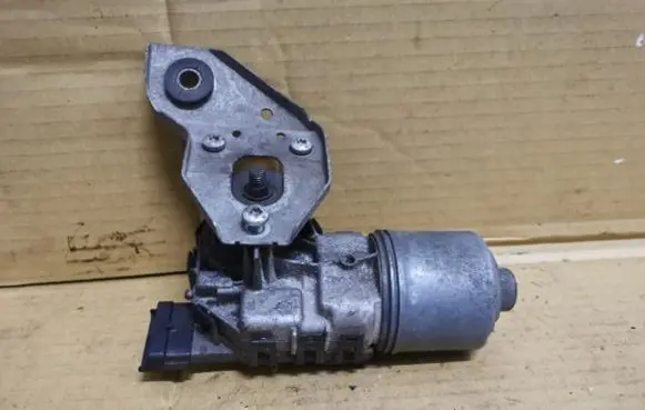 Renault Twingo II Wiper motor 0390241541