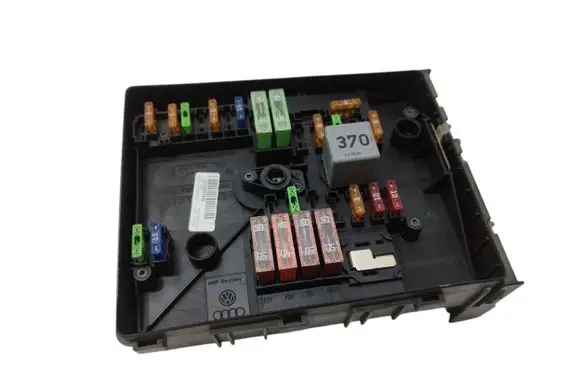 Skoda Octavia Mk2 (1Z) Fuse module 1K0937125A
