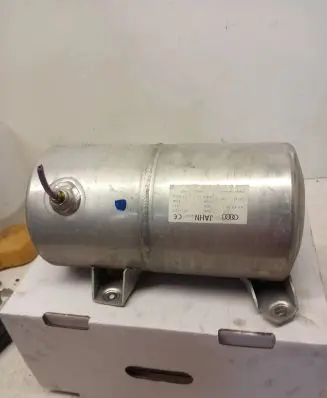 Vacuum air tank