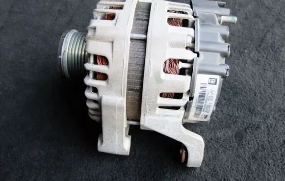 Opel Mokka X Generator/alternator 13597226