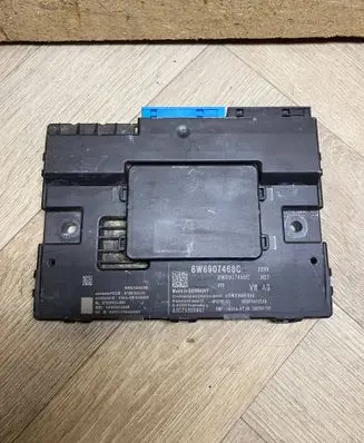 Audi Q7 4M Gateway control module 8W6907468C