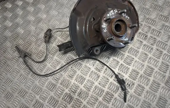 Toyota Avensis T270 Front wheel hub 4230405141