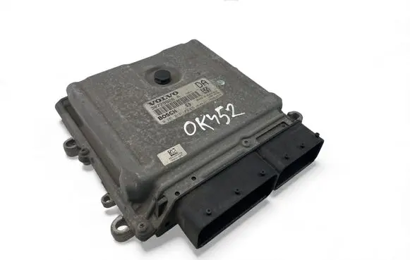 Volvo V70 Engine control unit/module ECU 30729826A 0281012103