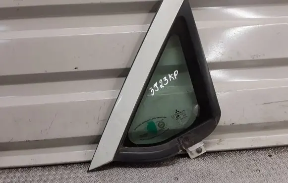 Mitsubishi Endeavor Front triangle window/glass 