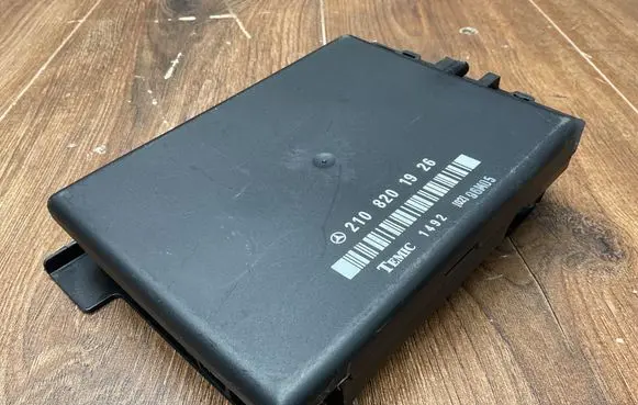 Mercedes-Benz E W210 Comfort/convenience module 2108201926 A2108201926