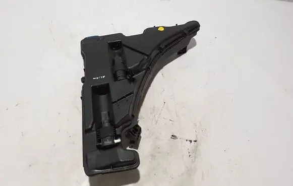 Audi A4 S4 B9 Windshield washer fluid reservoir/tank 8W0955451L