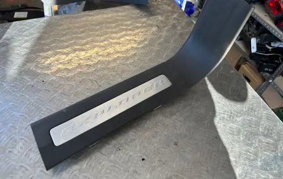 Ford Explorer Front sill trim cover BB537813200 BB537813200AE35B8 7813200