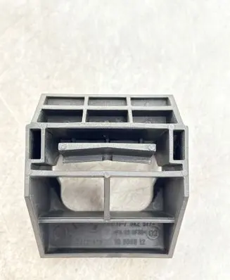 BMW 5 E60 E61 Radiator mount bracket 7542517 17117542517