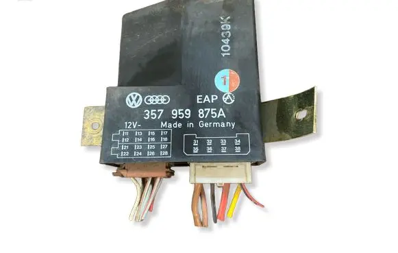 Volkswagen Golf IV Door control unit/module 357959875A