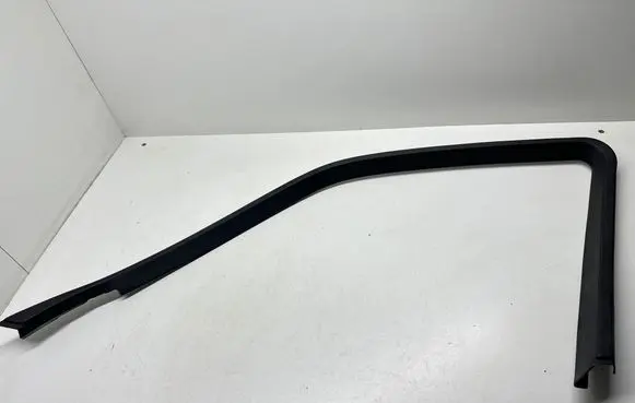 BMW 5 E34 Front door glass trim molding 1944350
