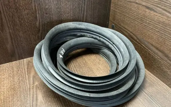 Renault Master II Rubber seal front door window/glass 