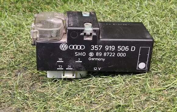 Volkswagen Golf IV Coolant fan relay 357919506D 898722000
