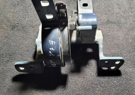 BMW 5 E60 E61 Tailgate/trunk/boot hinge